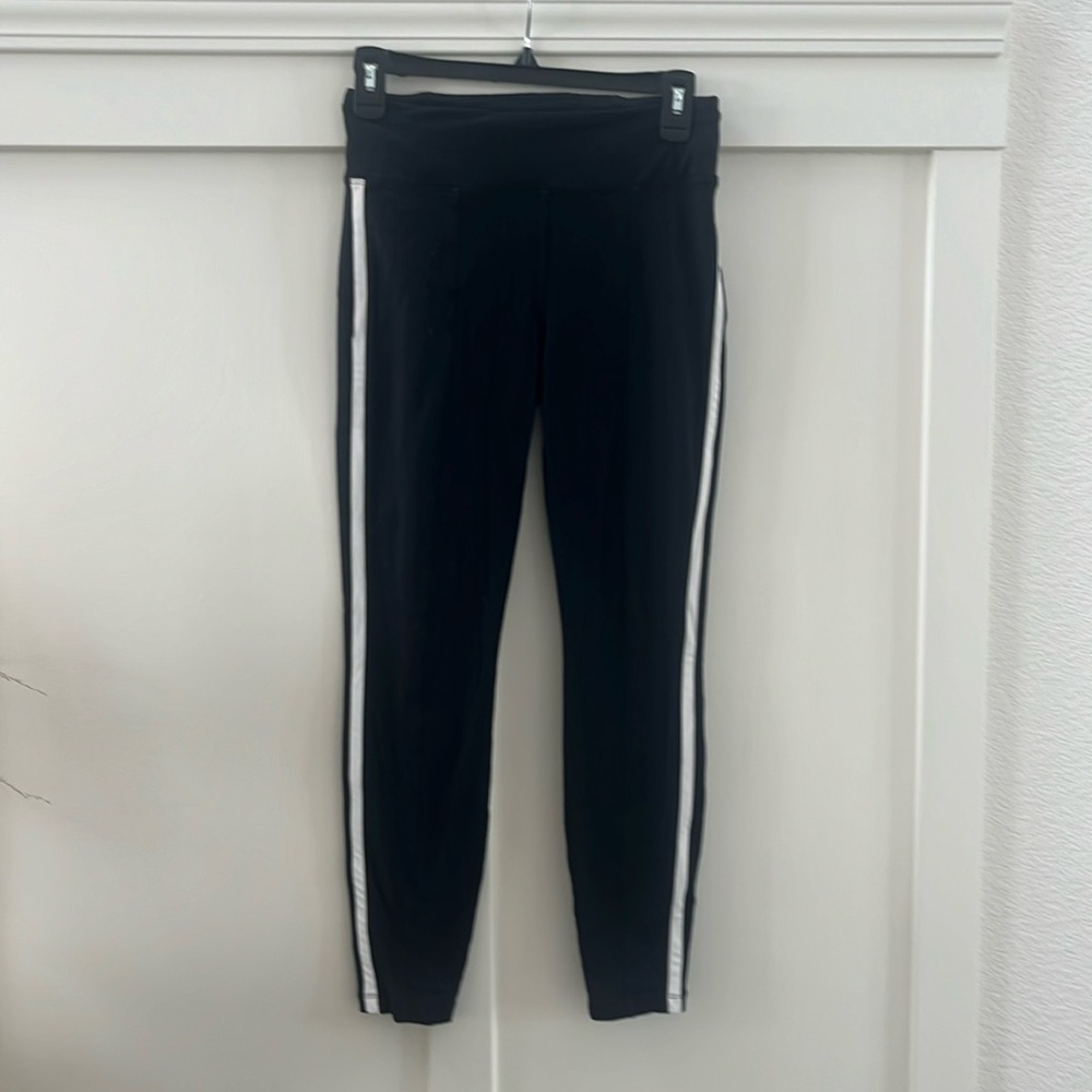 Athleta Black/white 7/8 leggings sz S